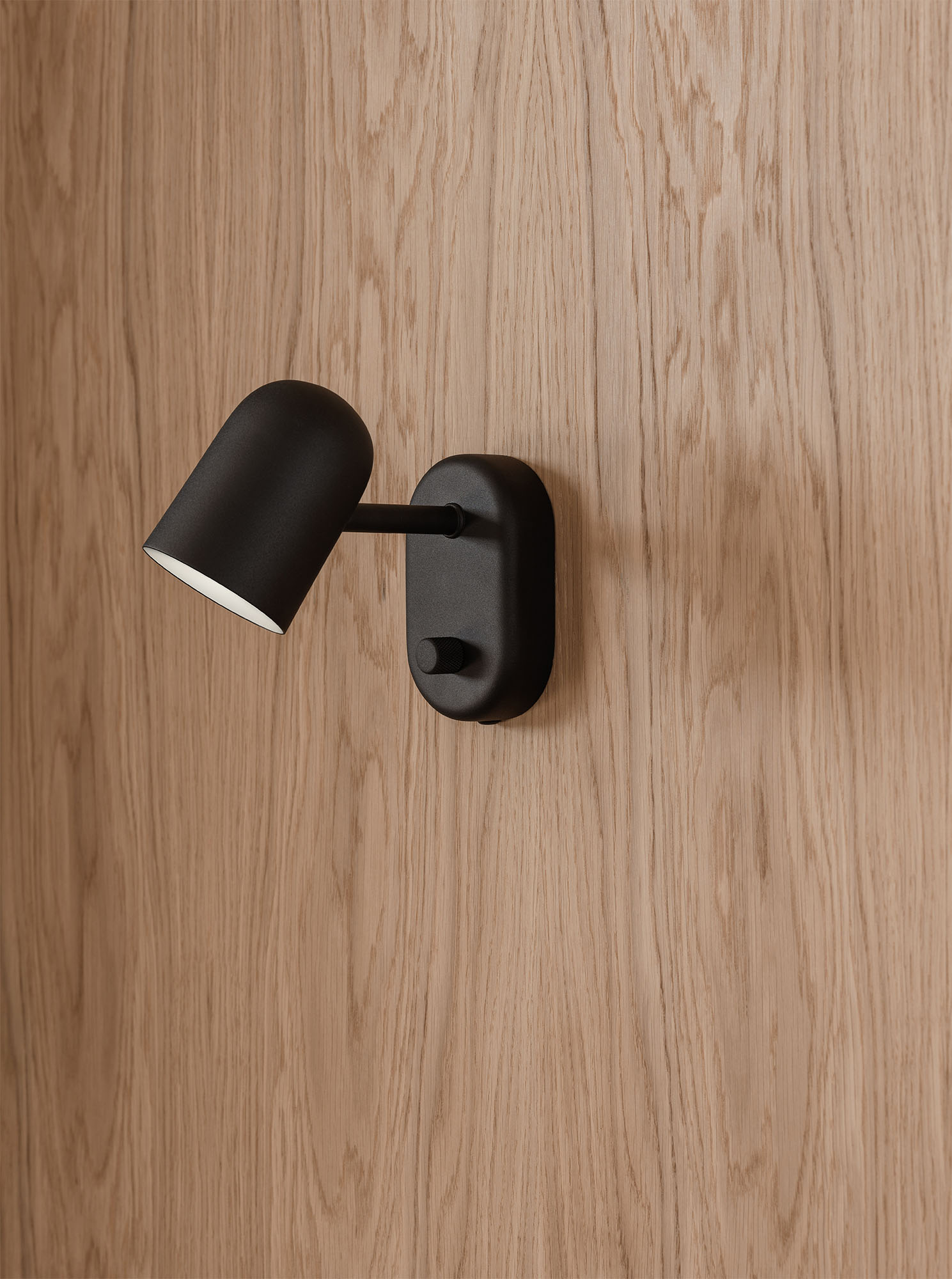 Buddy_wall_lamp_black_close_Northern_Photo_Einar_Aslaksen_Low-res
