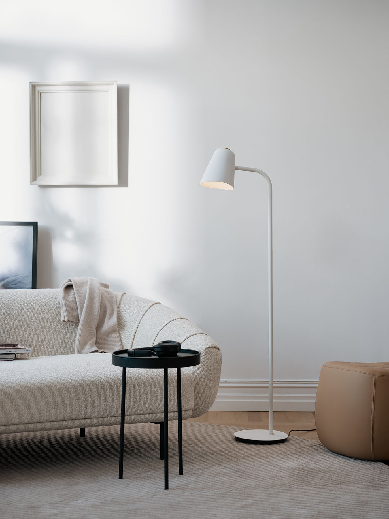 Me_dim_floor-lamp_white_Northern_Ph_Einar_Aslaksen_Low-res