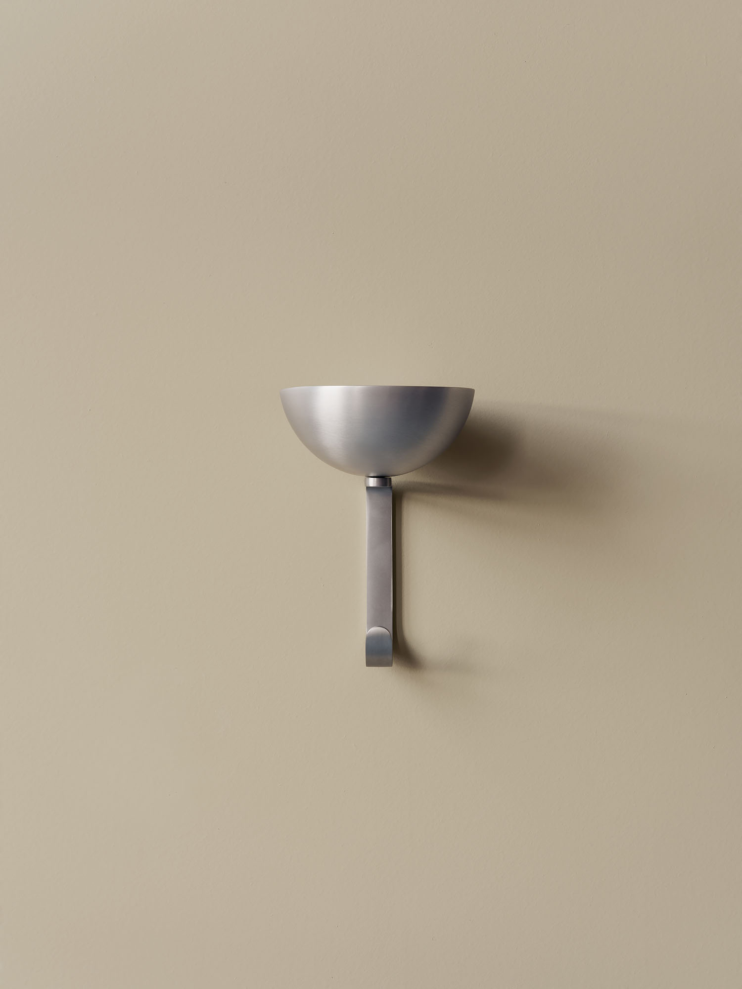 Nest_wall_hook_aluminium_front_Northern_Ph_Einar_Aslaksen_Low-res