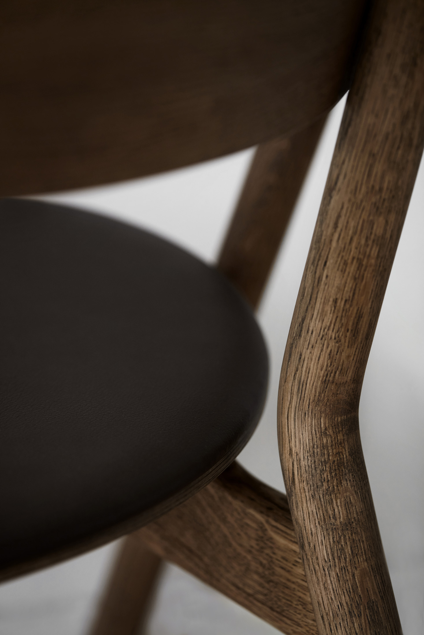 Oaki_lounge_smoked_oak_detail_back_Northern_photo_Chris_Tonnesen-Low-res.jpg