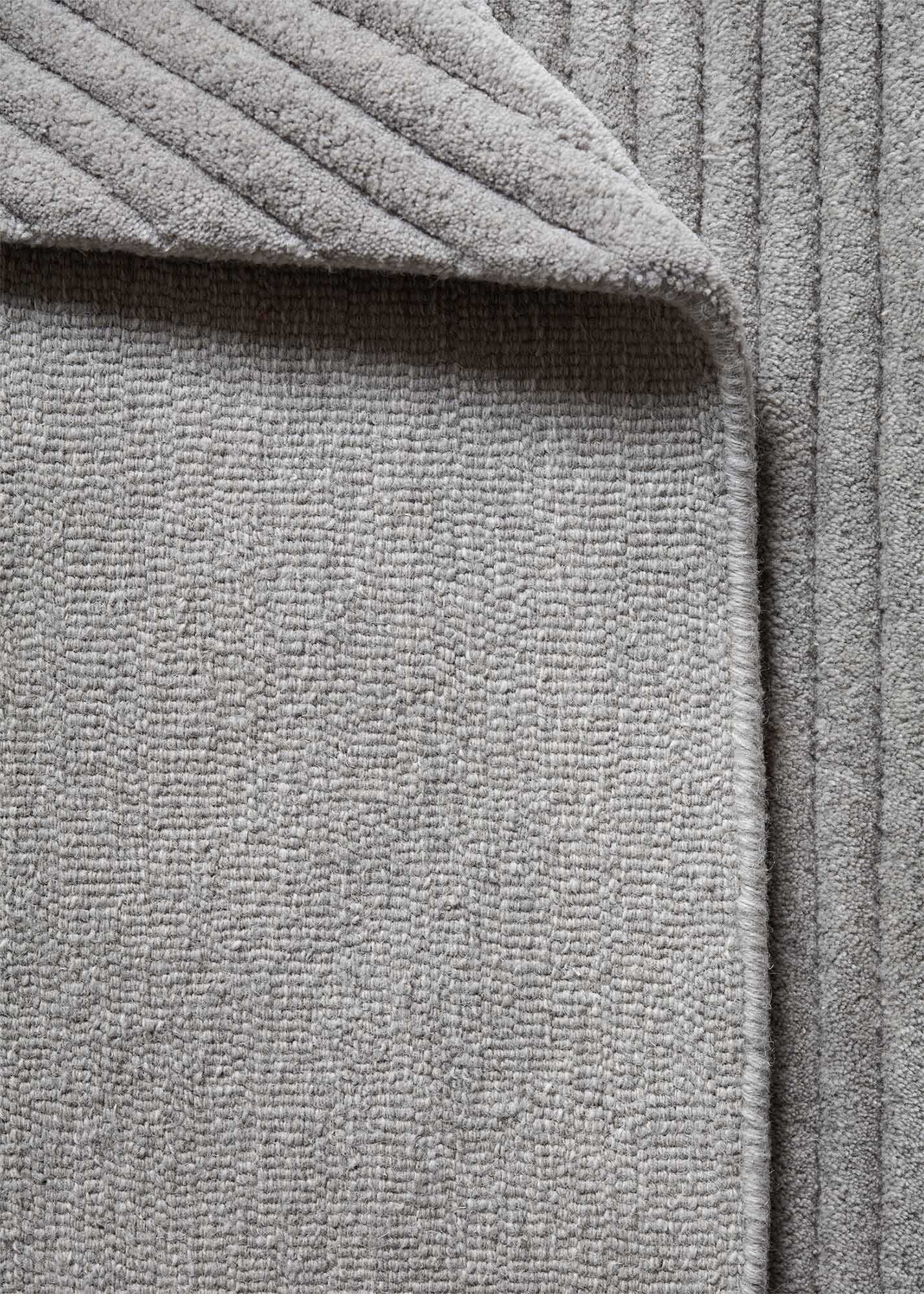 Row_rug_light_grey_detail_backside_Northern_photo_Chris_Tonnesen-Low-res-e1619611679672.jpg