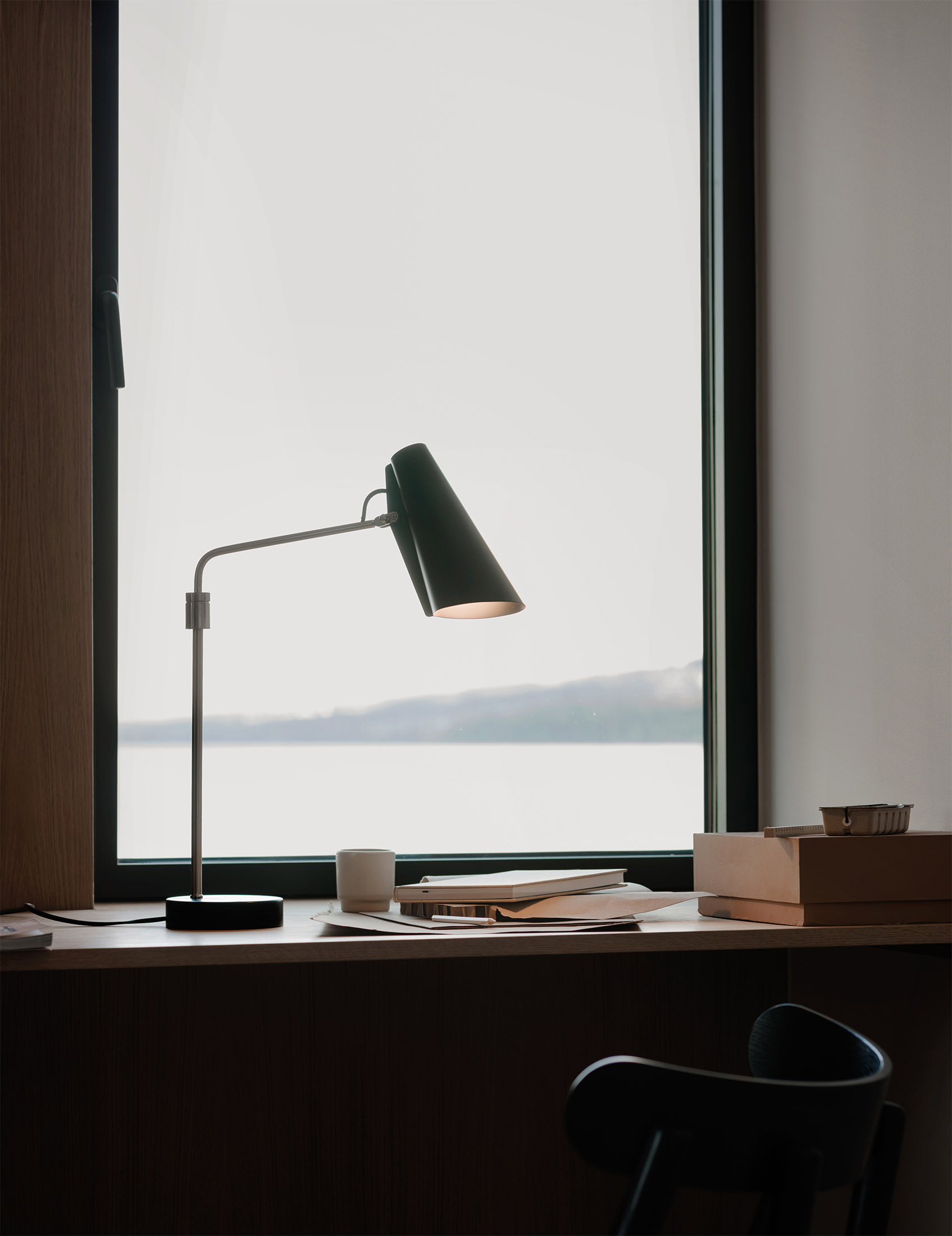 Birdy_table_lamp_swing_window_portrait_Northern_Photo_Einar_Aslaksen_Low-res