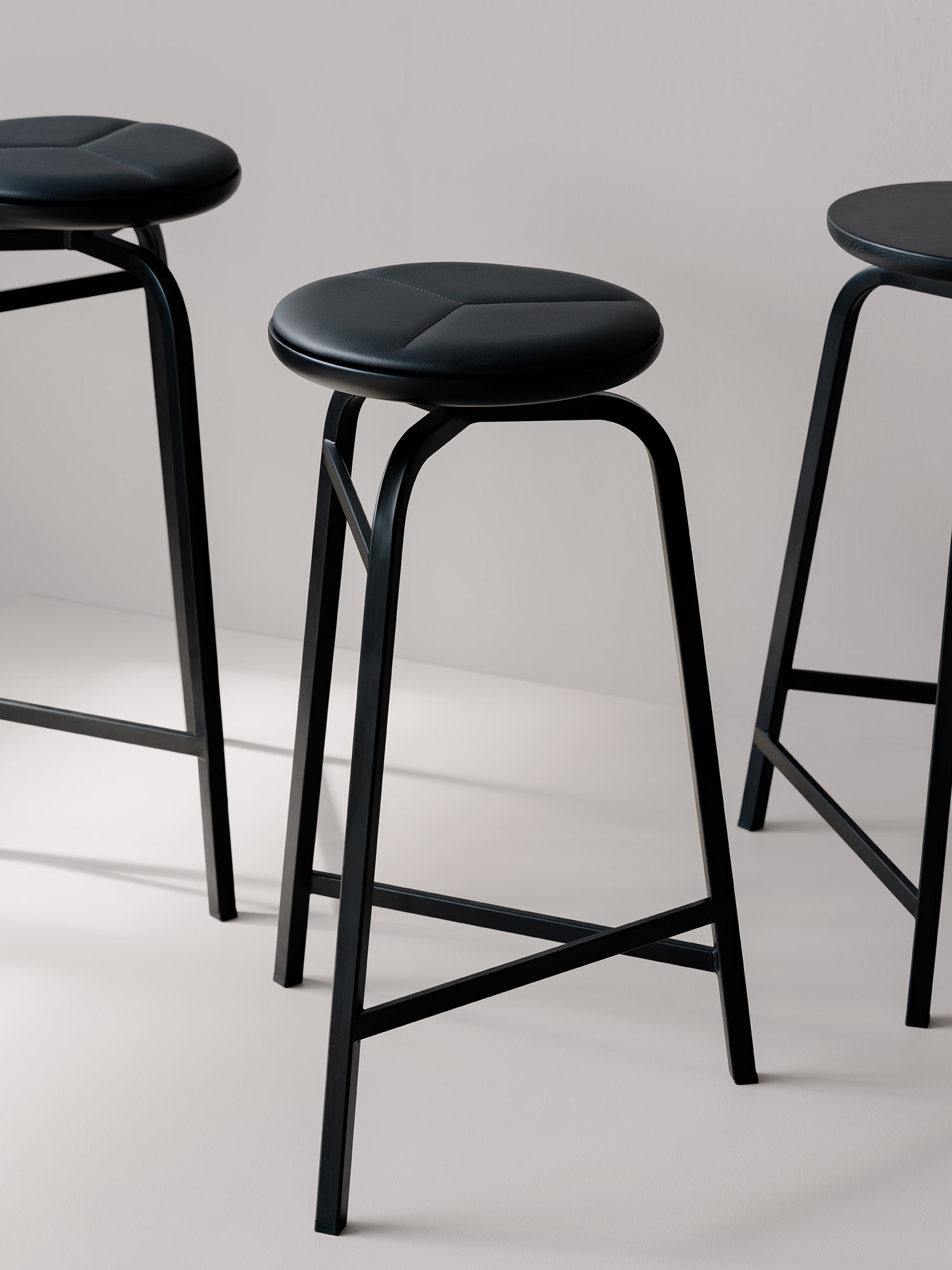 Treble_bar_stool_black_group_close_Northern_Photo_Einar_Aslaksen_Low-res