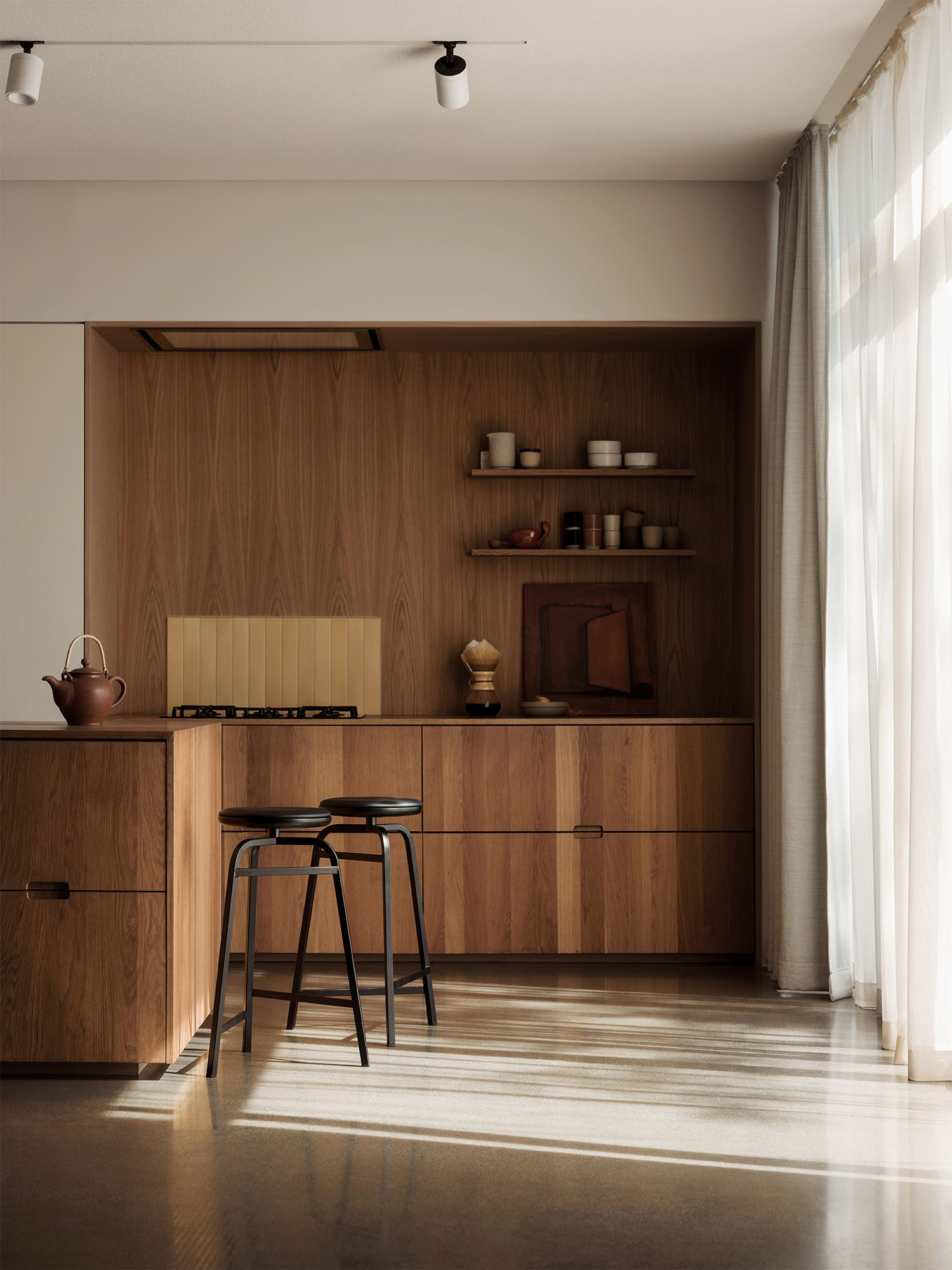 Treble_bar_stools_black_kitchen_Northern_Photo_Einar_Aslaksen_Low-res