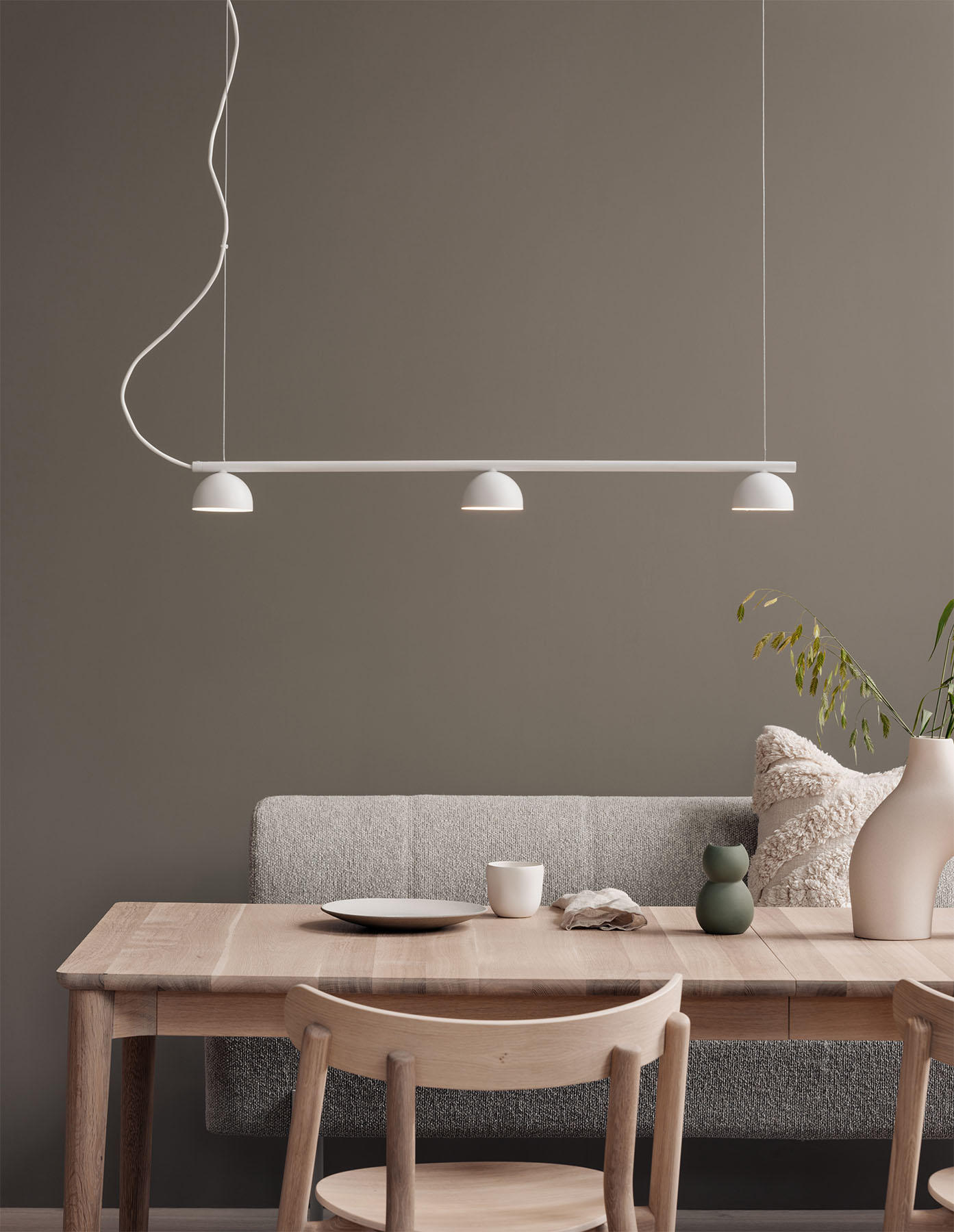 Blush_pentant_lamp_rail3_white_dining_Northern_Ph_Einar_Aslaksen_Low-res