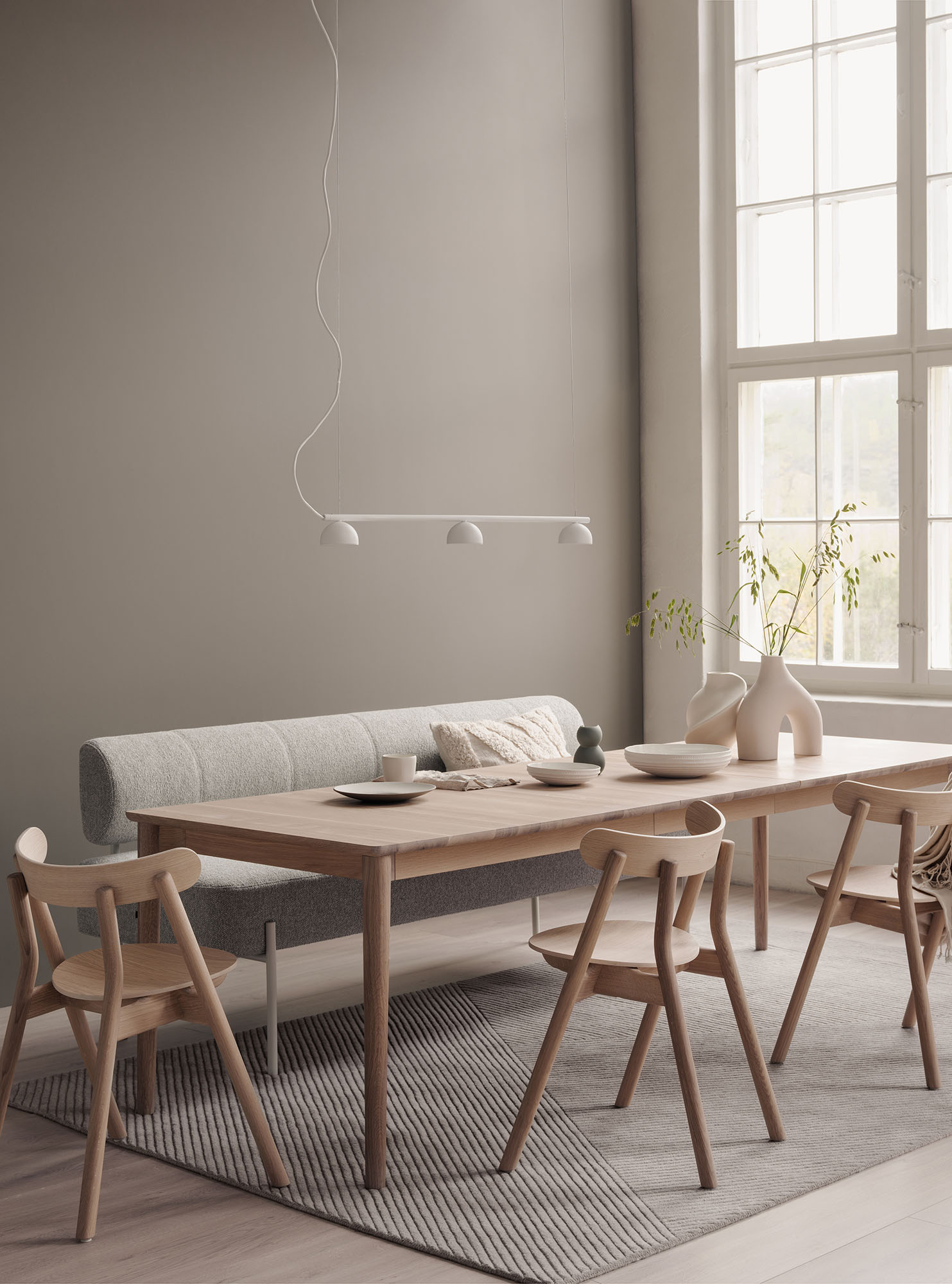 Expand_dining_table_250_light-oak_Northern_Ph_Einar_Aslaksen_Low-res